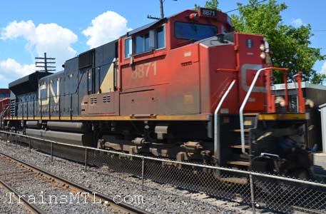 Locomotive CN8871 right side / coté droit